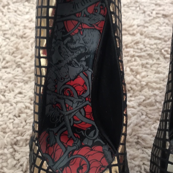 Iron fist platform golden pumps in mirror style - Picture 10 of 13